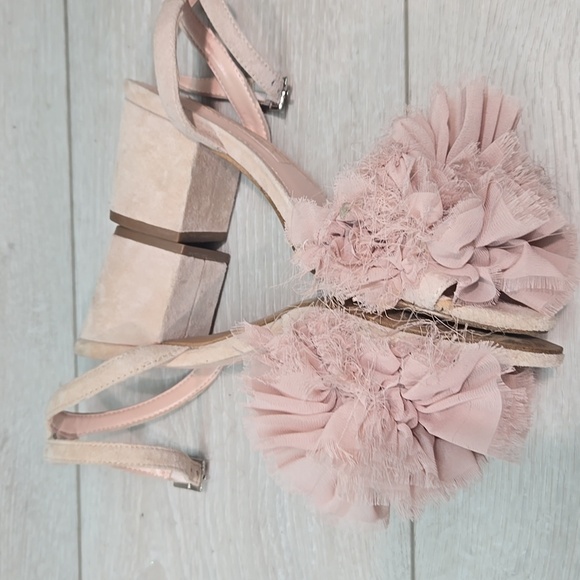 Avec Les Filles Women Elegant Pink Ruffle Heeled Sandals Shoes Sz 5M - Picture 7 of 12